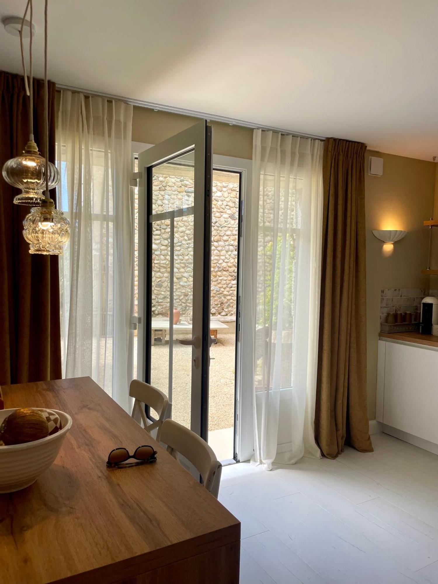 La Suite Dromoise 1809 Saint-Paul-les-Romans Exterior photo