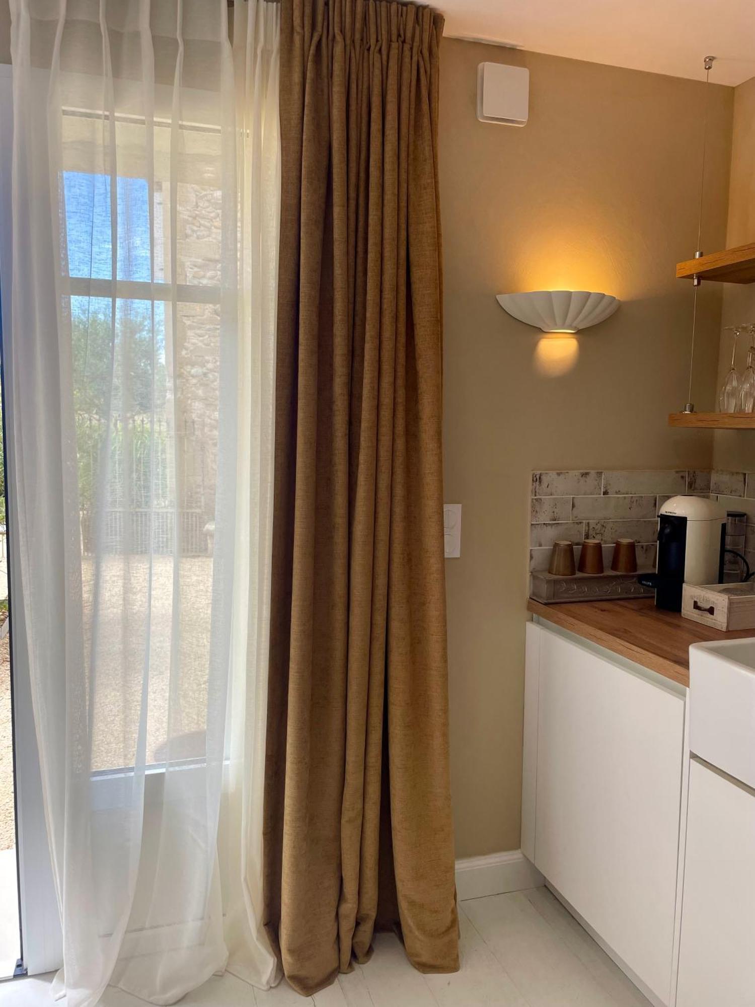 La Suite Dromoise 1809 Saint-Paul-les-Romans Exterior photo