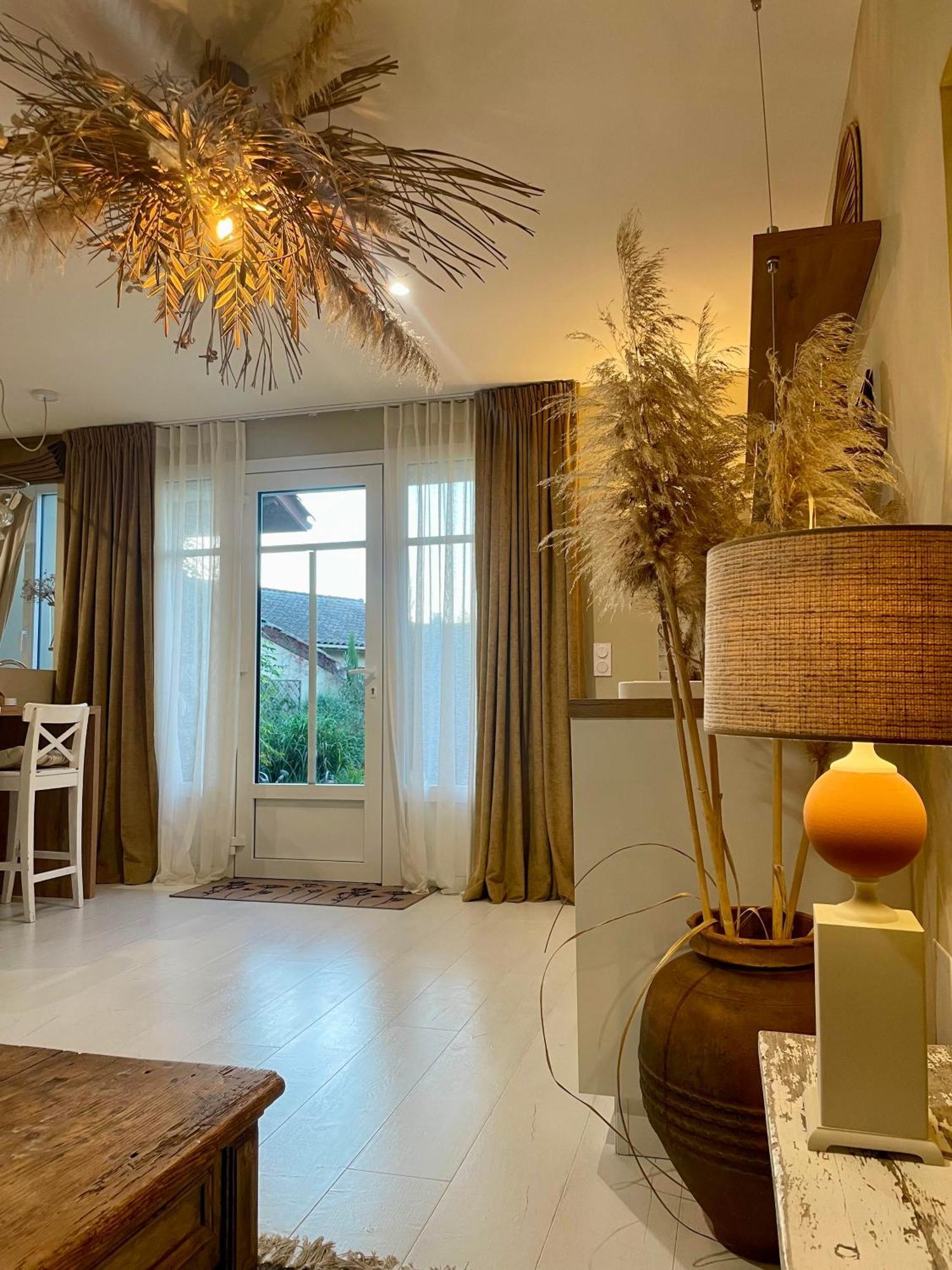 La Suite Dromoise 1809 Saint-Paul-les-Romans Exterior photo